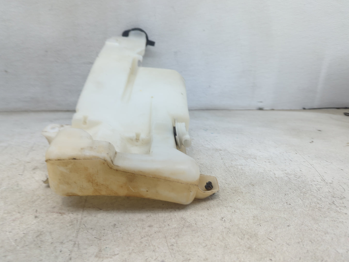 2007 Chevrolet Cobalt Windshield Washer Fluid Reservoir Bottle Oem - Oemusedautoparts1.com