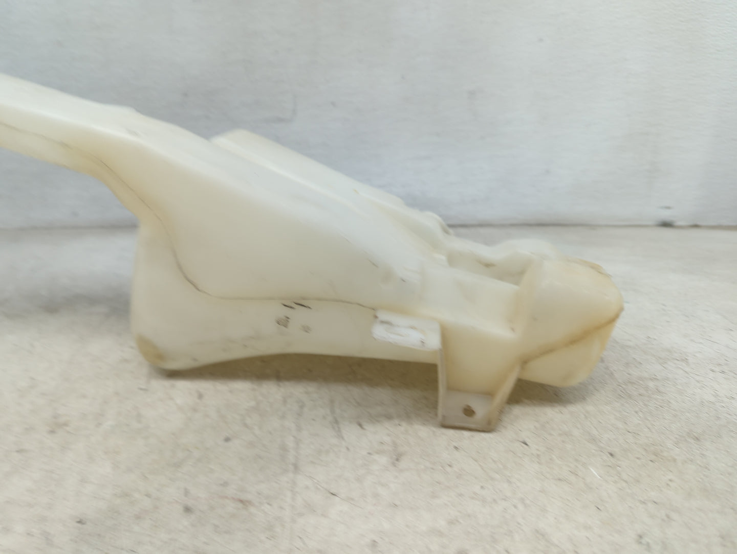 2007 Chevrolet Cobalt Windshield Washer Fluid Reservoir Bottle Oem - Oemusedautoparts1.com