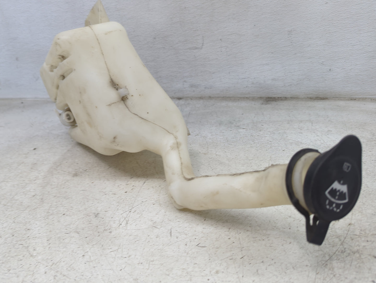 2005-2010 Chevrolet Cobalt Windshield Washer Fluid Reservoir Bottle 1482278 - Oemusedautoparts1.com