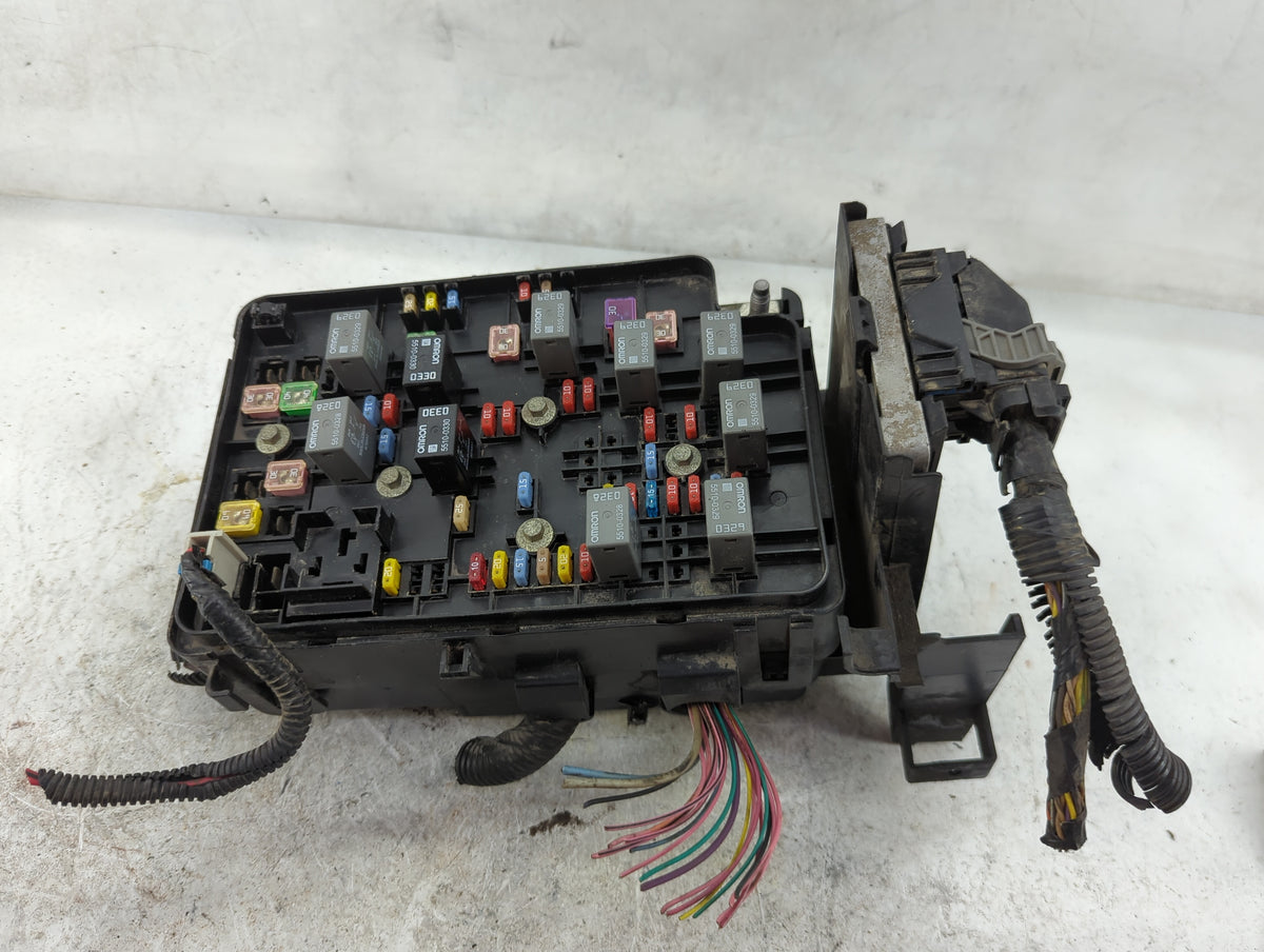 2007 Chevrolet Cobalt Fusebox Fuse Box Panel Relay Module P/N:25825000 JB500076CF0KE Fits OEM Used Auto Parts - Oemusedautop