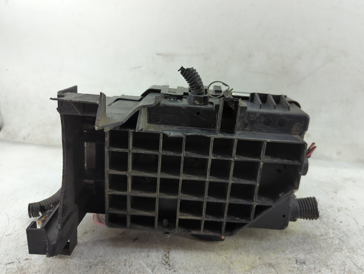 2007 Chevrolet Cobalt Fusebox Fuse Box Panel Relay Module P/N:25825000 JB500076CF0KE Fits OEM Used Auto Parts - Oemusedautop