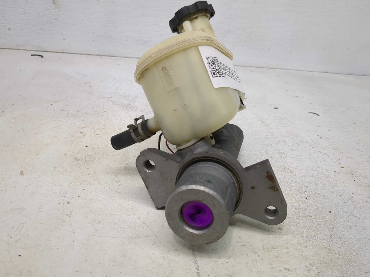 2005-2008 Chevrolet Cobalt Brake Master Cylinder 1516896 - Oemusedautoparts1.com