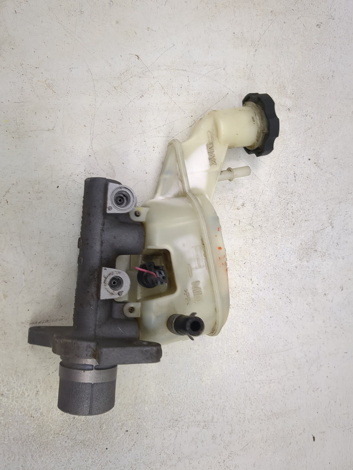 2005-2008 Chevrolet Cobalt Brake Master Cylinder 1516896 - Oemusedautoparts1.com