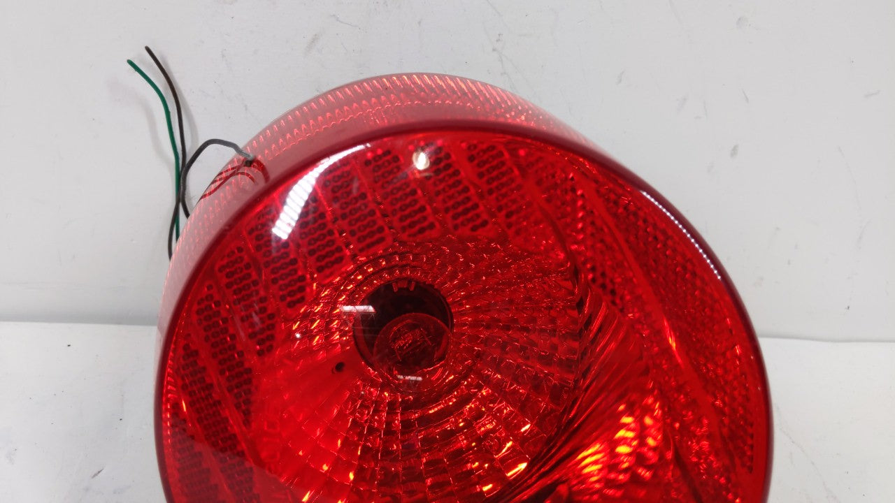 2005-2010 Chevrolet Cobalt Tail Light Assembly Passenger Right OEM P/N:16532532 A 15271525 Fits Fits 2005 2006 2007 2008 200