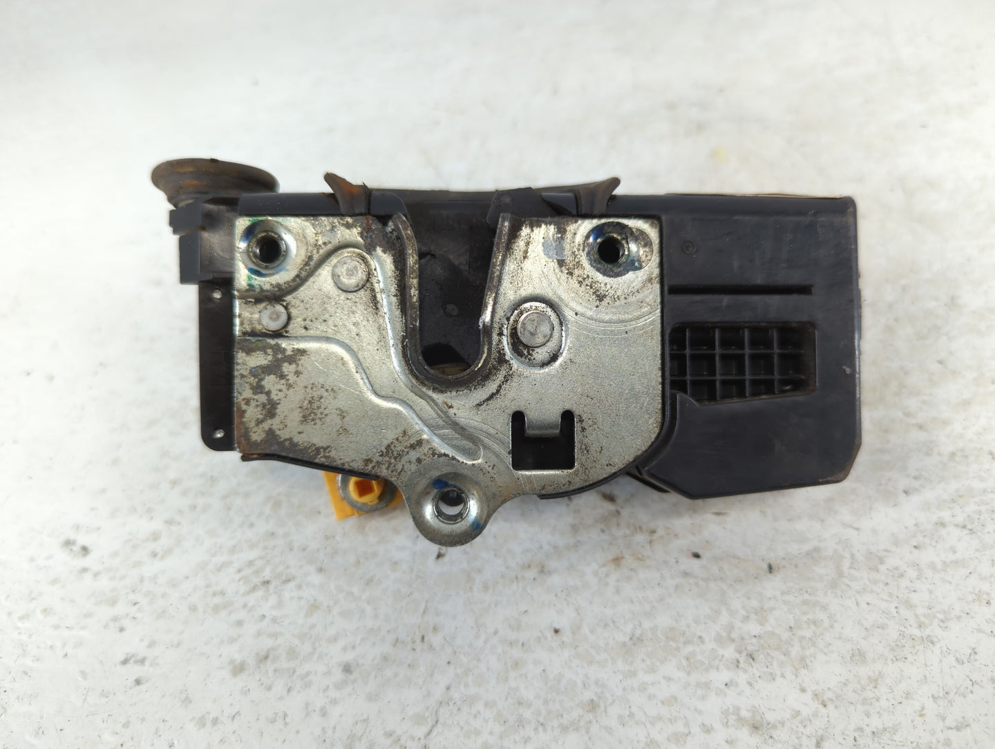 2007 Chevrolet Cobalt  Door Latch - Oemusedautoparts1.com