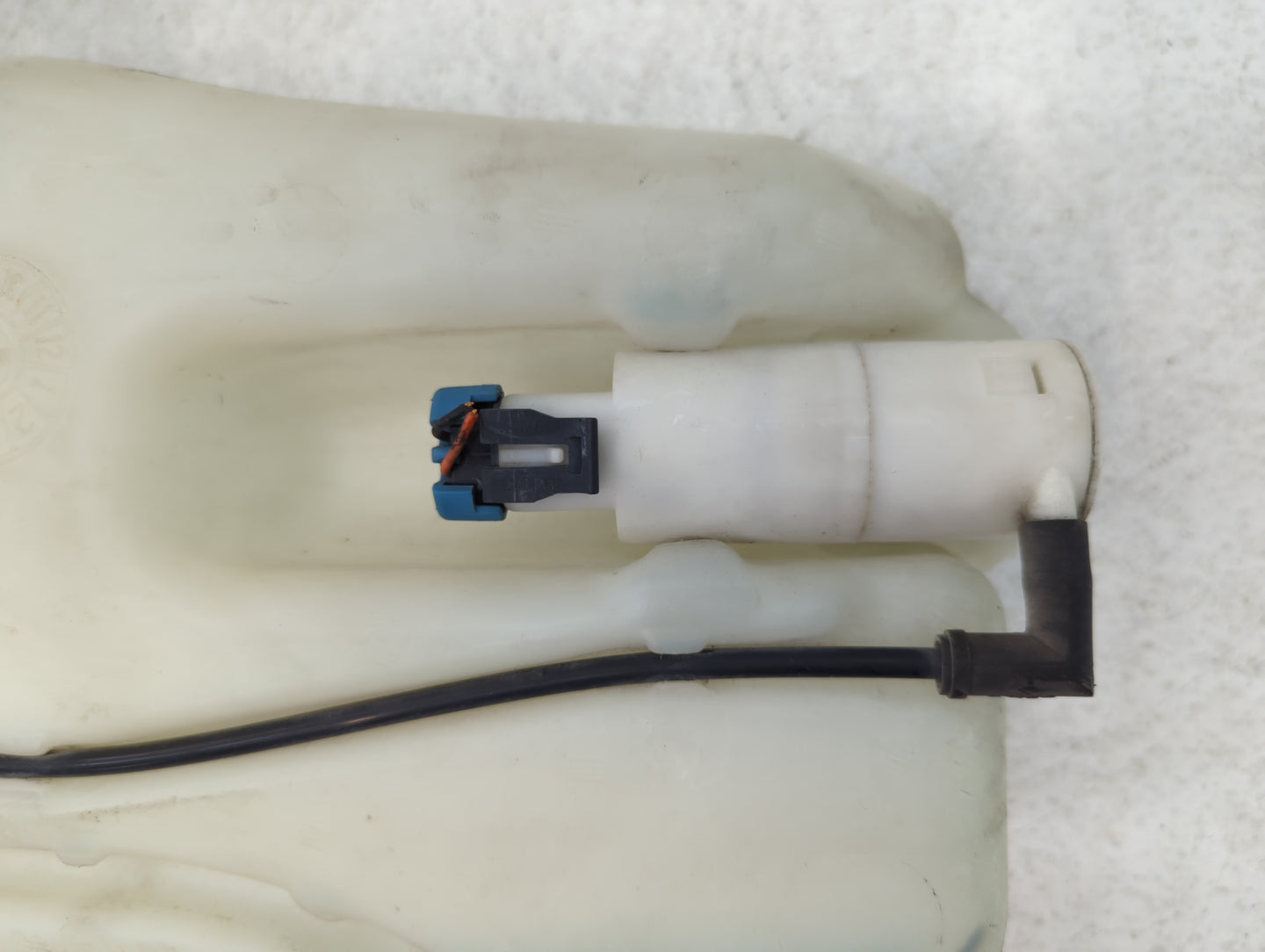 2005-2010 Chevrolet Cobalt Windshield Washer Fluid Reservoir Bottle Oem - Oemusedautoparts1.com