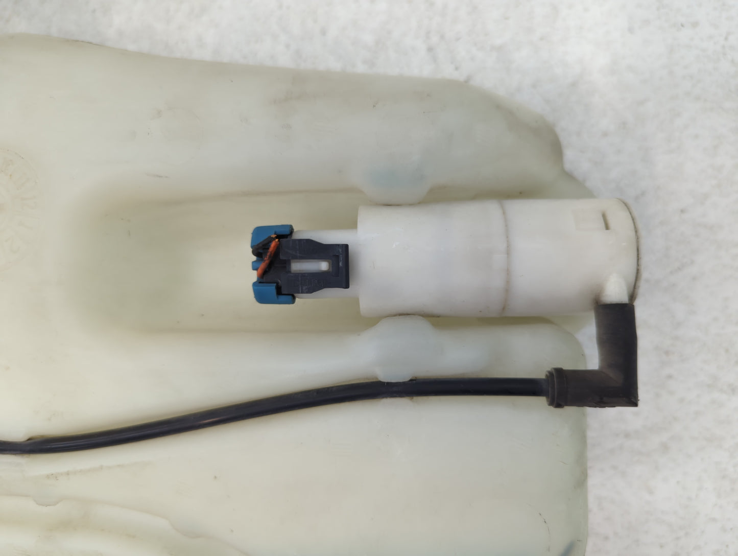 2005-2010 Chevrolet Cobalt Windshield Washer Fluid Reservoir Bottle Oem - Oemusedautoparts1.com