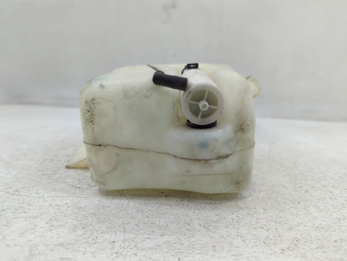 2005-2010 Chevrolet Cobalt Windshield Washer Fluid Reservoir Bottle Oem - Oemusedautoparts1.com