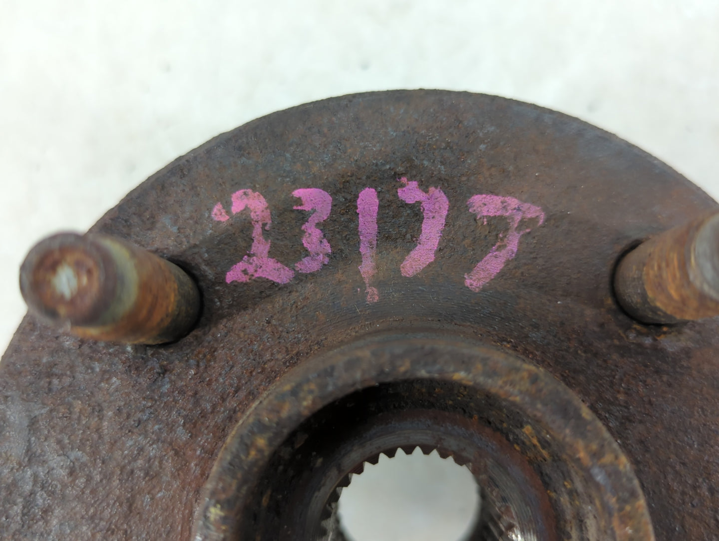 2007 Chevrolet Cobalt Driver Front Wheel Hub Oem - Oemusedautoparts1.com