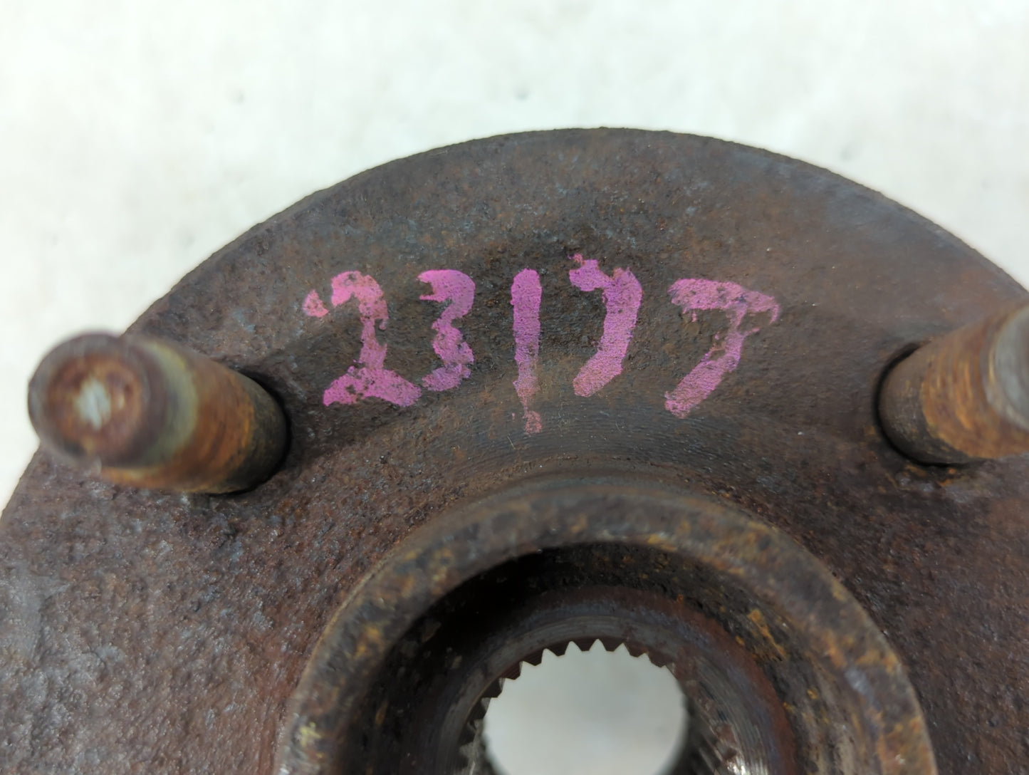 2007 Chevrolet Cobalt Driver Front Wheel Hub Oem - Oemusedautoparts1.com