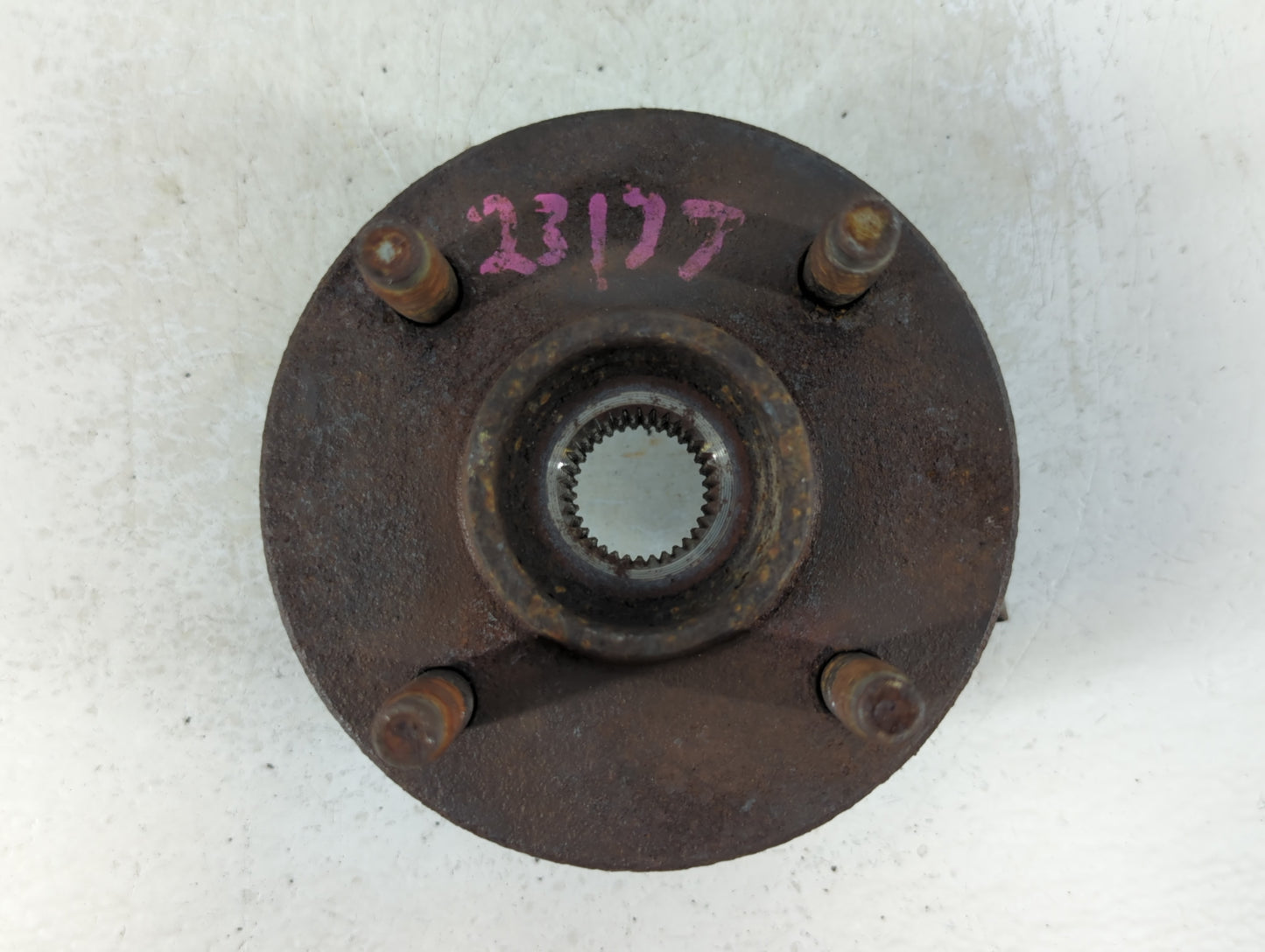 2007 Chevrolet Cobalt Driver Front Wheel Hub Oem - Oemusedautoparts1.com