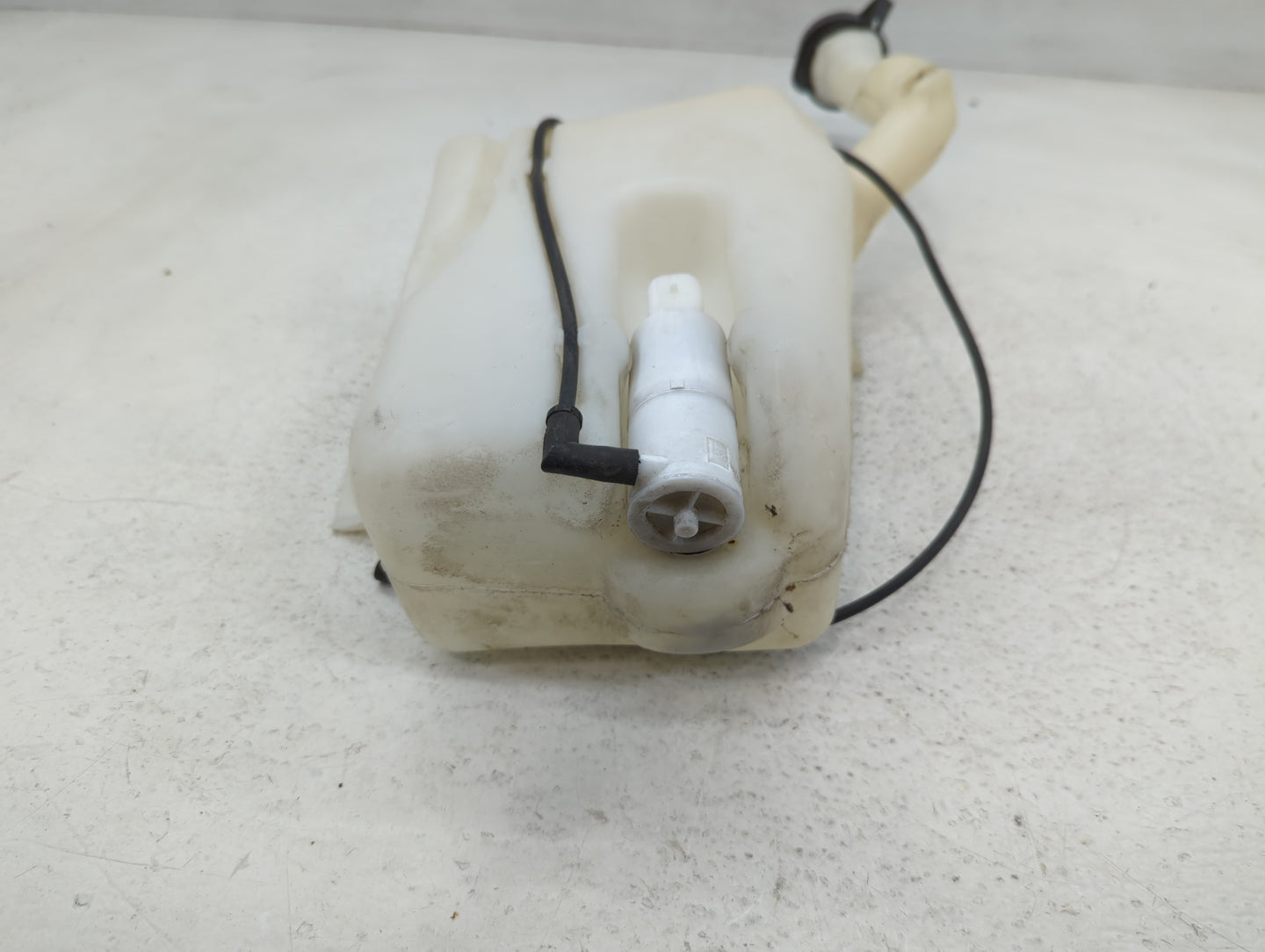 2005 Chevrolet Cobalt Radiator Coolant Overflow Expansion Tank Bottle 702785 - Oemusedautoparts1.com