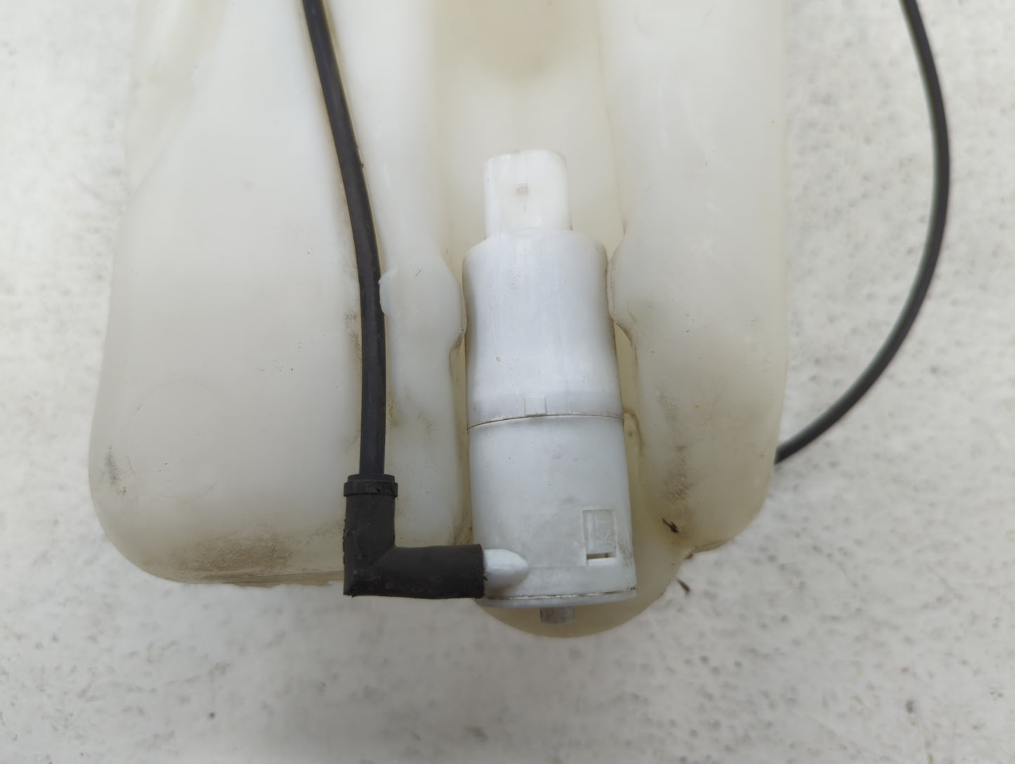 2005 Chevrolet Cobalt Radiator Coolant Overflow Expansion Tank Bottle 702785 - Oemusedautoparts1.com
