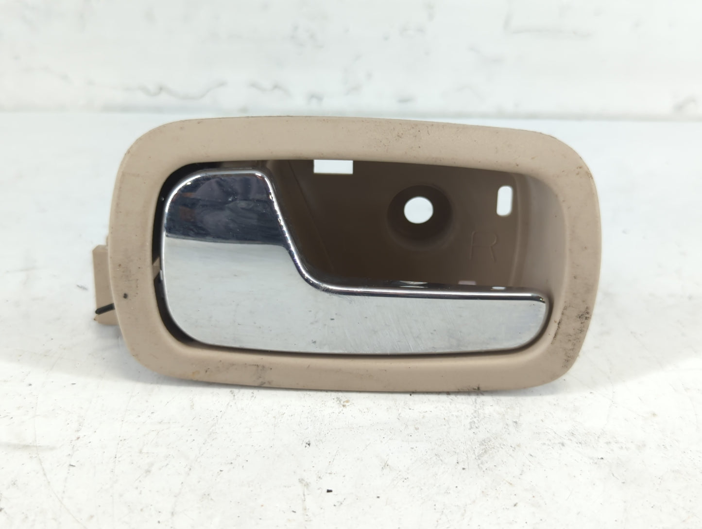 2007 Chevrolet Cobalt Passenger Side Front Inside Door Handle Oem - Oemusedautoparts1.com