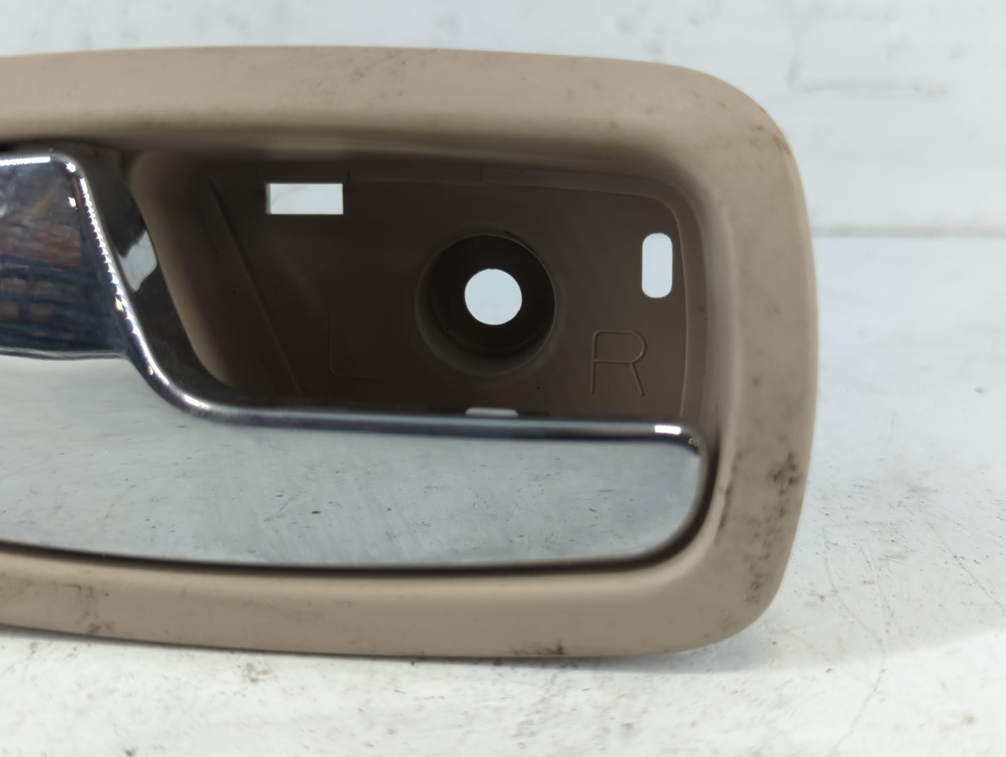 2007 Chevrolet Cobalt Passenger Side Front Inside Door Handle Oem - Oemusedautoparts1.com
