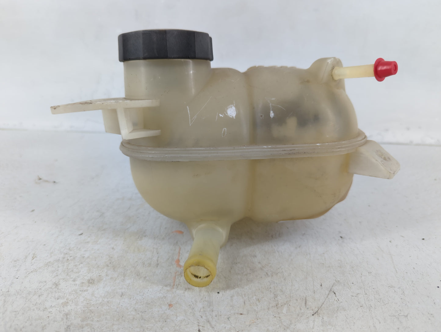 2005 Chevrolet Cobalt Radiator Coolant Overflow Expansion Tank Bottle 703194 - Oemusedautoparts1.com