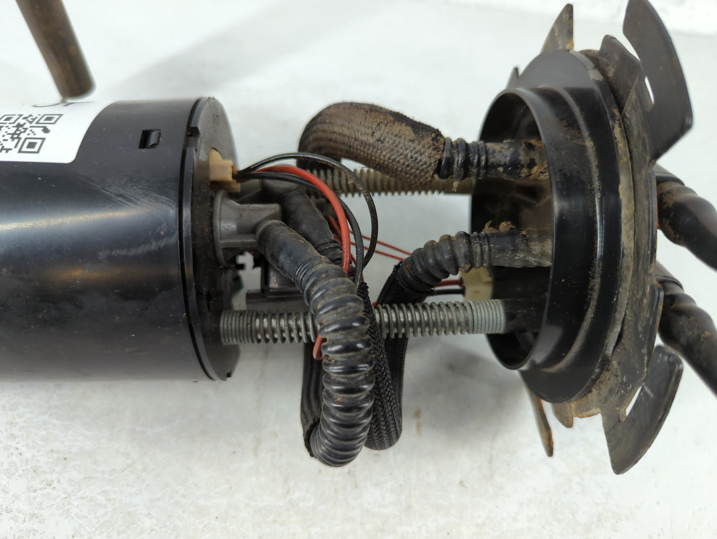 2006-2008 Chevrolet Cobalt Electrical Gas Fuel Pump Assembly - Oemusedautoparts1.com