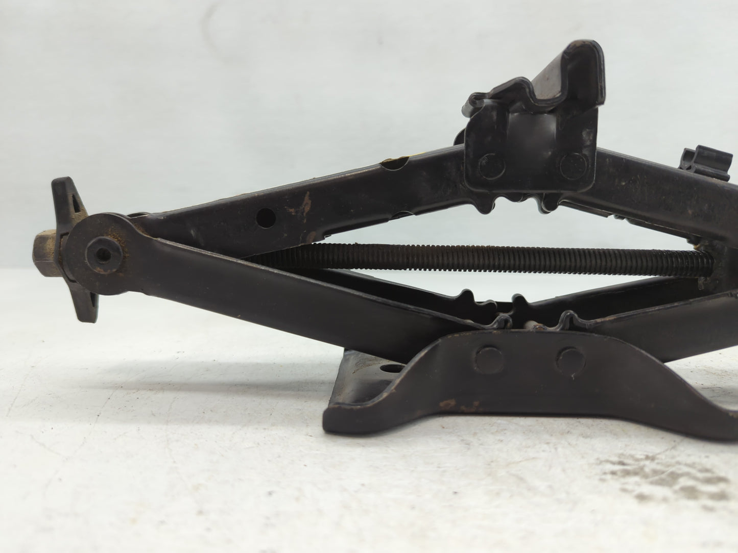 2007 Chevrolet Cobalt Spare Scissor Car Jack - Oemusedautoparts1.com