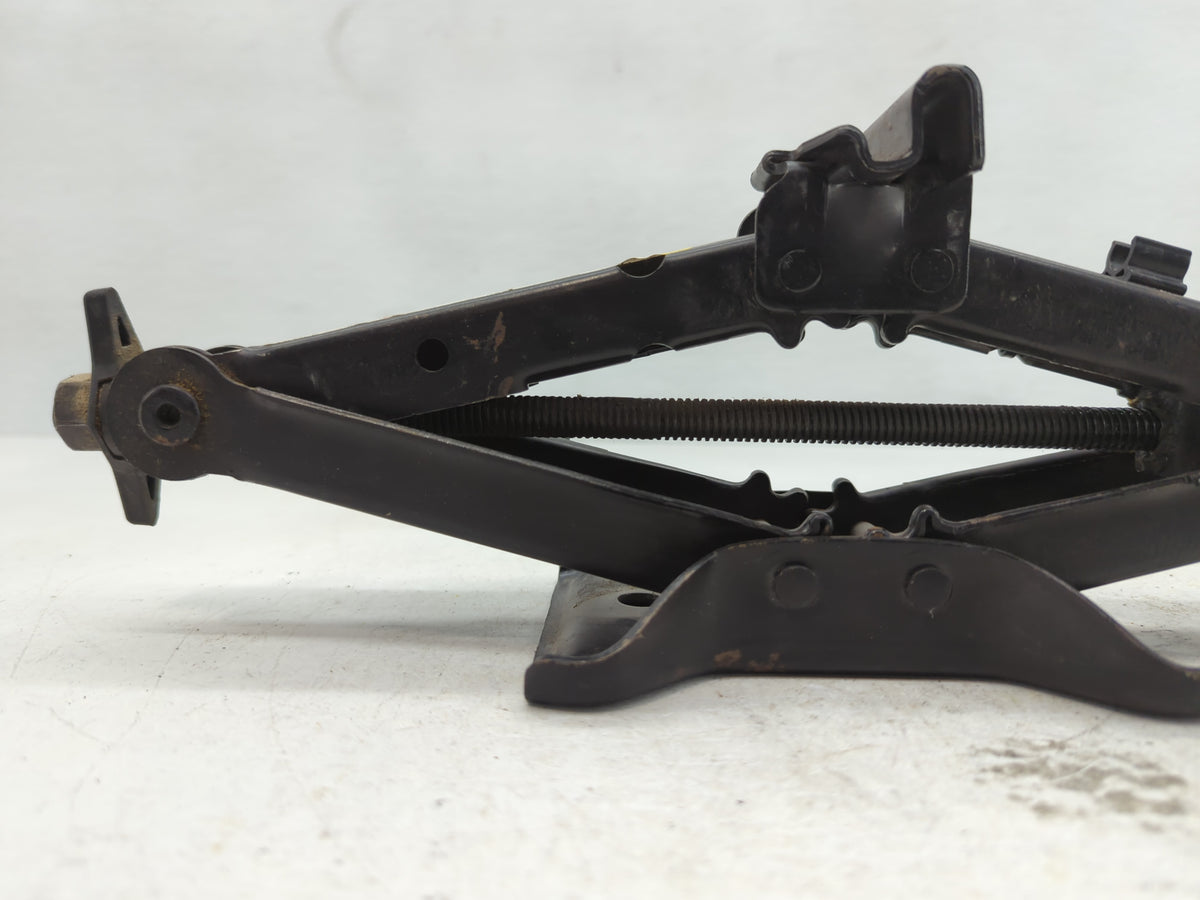 2007 Chevrolet Cobalt Spare Scissor Car Jack 801264 - Oemusedautoparts1.com