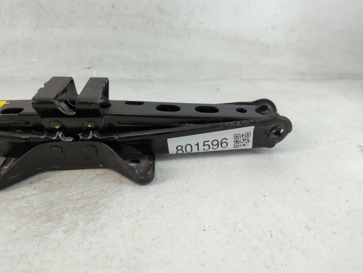 2007 Chevrolet Cobalt Spare Scissor Car Jack 801596 - Oemusedautoparts1.com