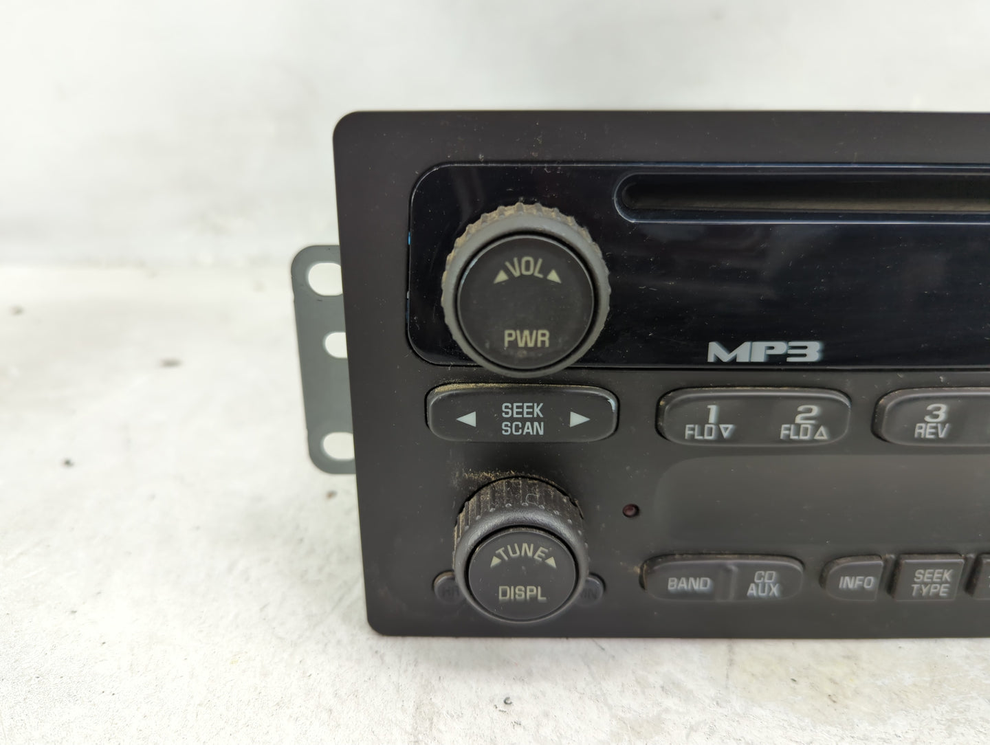 2005-2012 Chevrolet Colorado Radio AM FM Cd Player Receiver Replacement P/N:15837848 28039654 Fits OEM Used Auto Parts - Oem