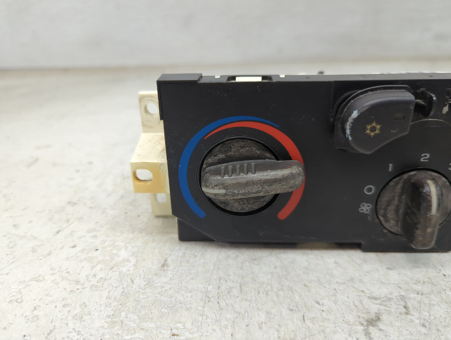 2004-2012 Chevrolet Colorado Climate Control Module Temperature AC/Heater Replacement P/N:15858833 Fits OEM Used Auto Parts 