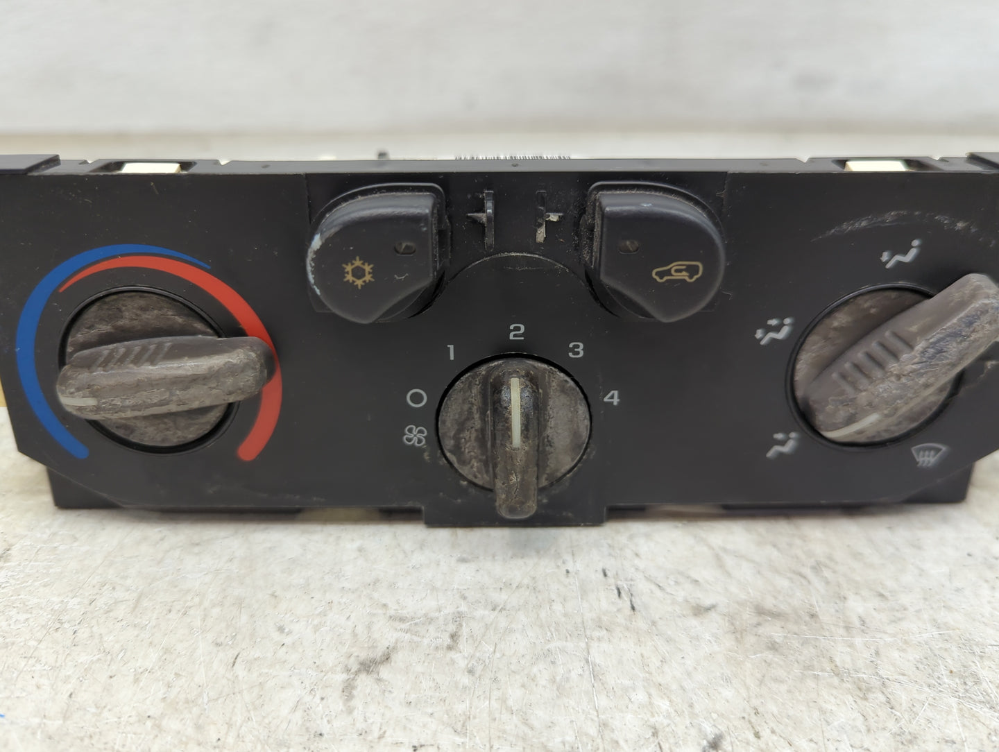 2004-2012 Chevrolet Colorado Climate Control Module Temperature AC/Heater Replacement P/N:15858833 Fits OEM Used Auto Parts 