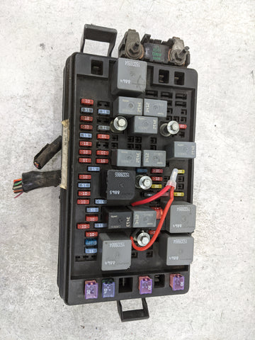2007 Chevrolet Colorado Fusebox Fuse Box Panel Relay Module P/N:15815676 15328864, 15328865, 15393412, 15393413 Fits OEM Use