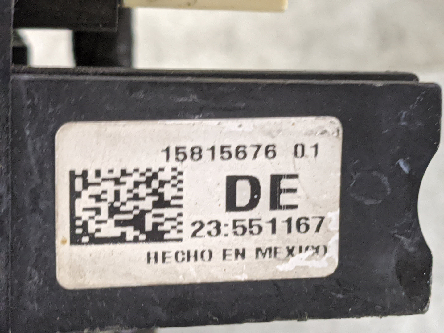 2007 Chevrolet Colorado Fusebox Fuse Box Panel Relay Module P/N:15815676 15328864, 15328865, 15393412, 15393413 Fits OEM Use