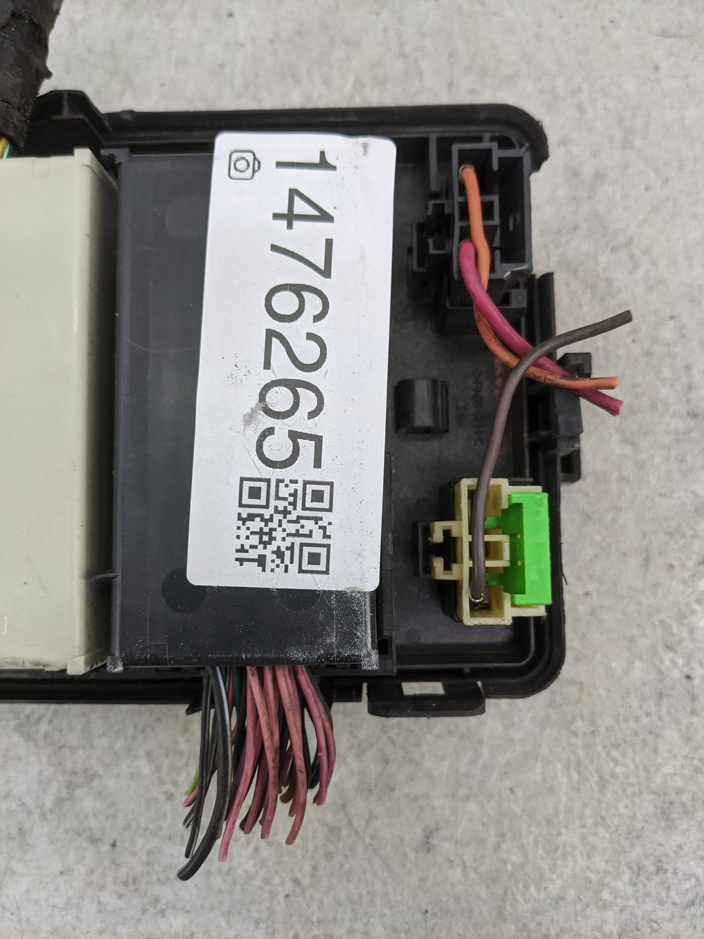 2007 Chevrolet Colorado Fusebox Fuse Box Panel Relay Module P/N:15815676 15328864, 15328865, 15393412, 15393413 Fits OEM Use