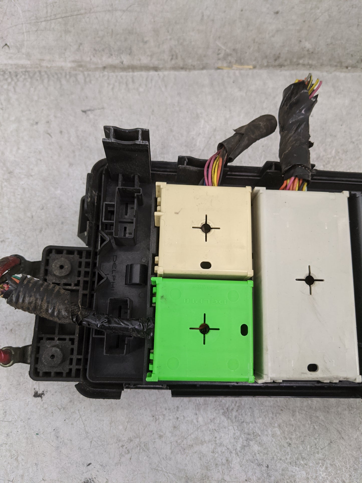 2007 Chevrolet Colorado Fusebox Fuse Box Panel Relay Module P/N:15815676 15328864, 15328865, 15393412, 15393413 Fits OEM Use