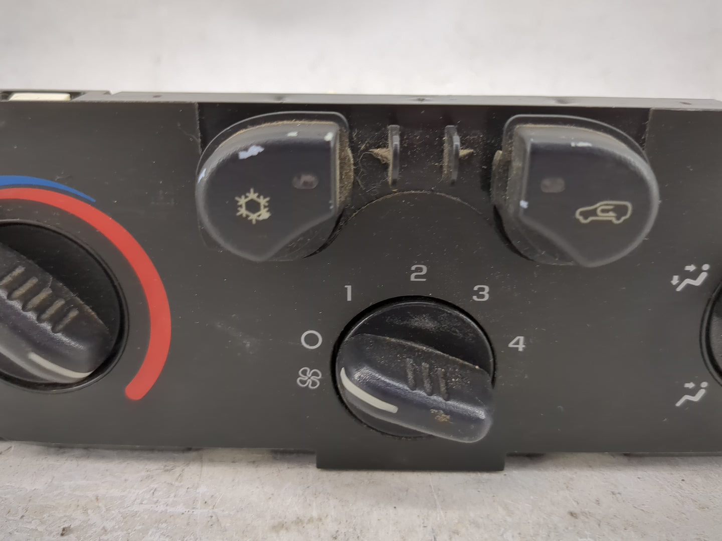 2004-2012 Chevrolet Colorado Climate Control Module Temperature AC/Heater Replacement Fits OEM Used Auto Parts - Oemusedauto