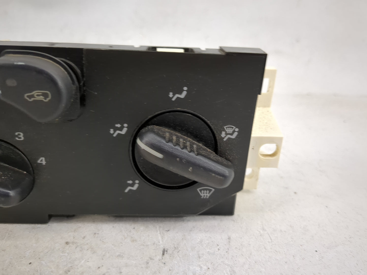 2004-2012 Chevrolet Colorado Climate Control Module Temperature AC/Heater Replacement Fits OEM Used Auto Parts - Oemusedauto