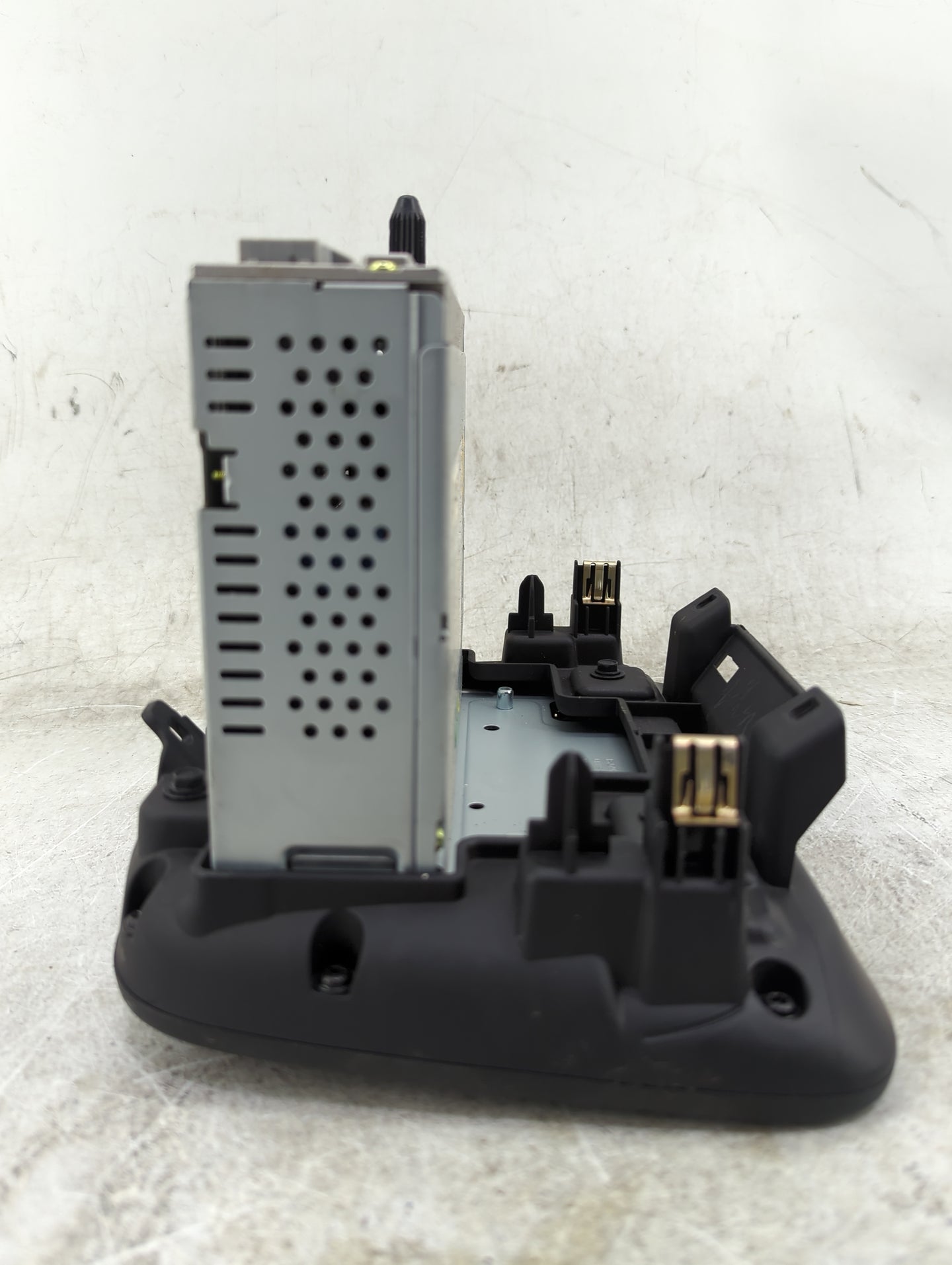 2007 Chevrolet Cruze Radio AM FM Cd Player Receiver Replacement P/N:42532827 Fits OEM Used Auto Parts - Oemusedautoparts1.co