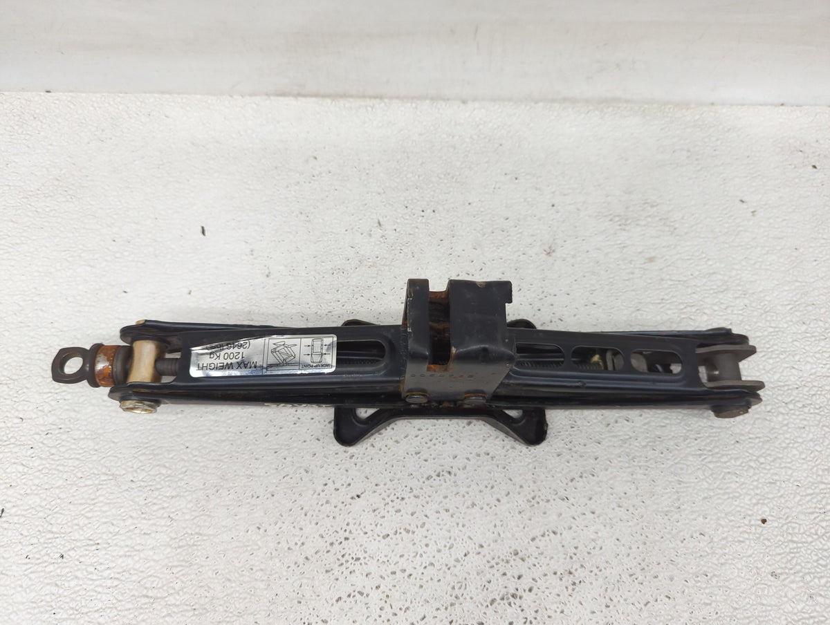 2007 Chevrolet Equinox Spare Scissor Car Jack 1415684 - Oemusedautoparts1.com