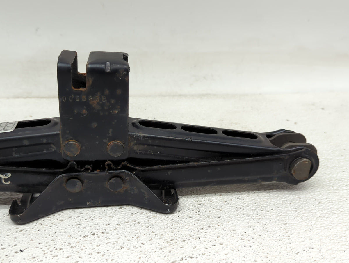 2007 Chevrolet Equinox Spare Scissor Car Jack 1415684 - Oemusedautoparts1.com