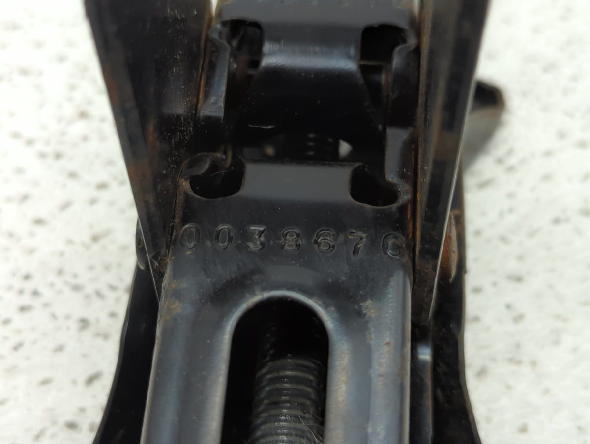 2007 Chevrolet Equinox Spare Scissor Car Jack 1415684 - Oemusedautoparts1.com