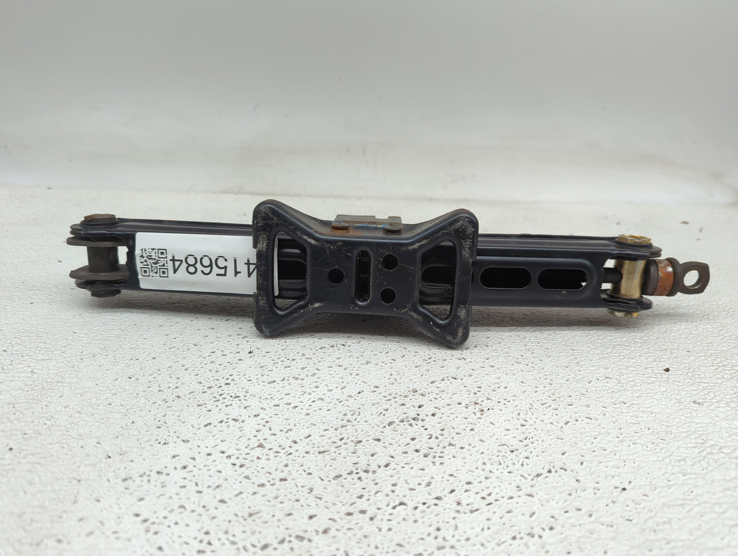 2007 Chevrolet Equinox Spare Scissor Car Jack 1415684 - Oemusedautoparts1.com