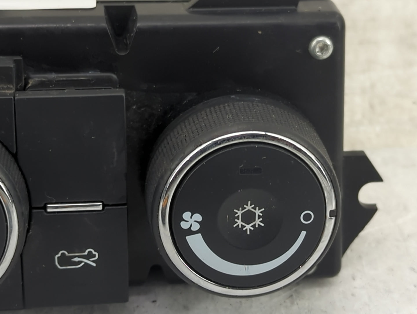 2007-2009 Chevrolet Equinox Climate Control Module Temperature AC/Heater Replacement P/N: Fits Fits 2007 2008 2009 OEM Used 