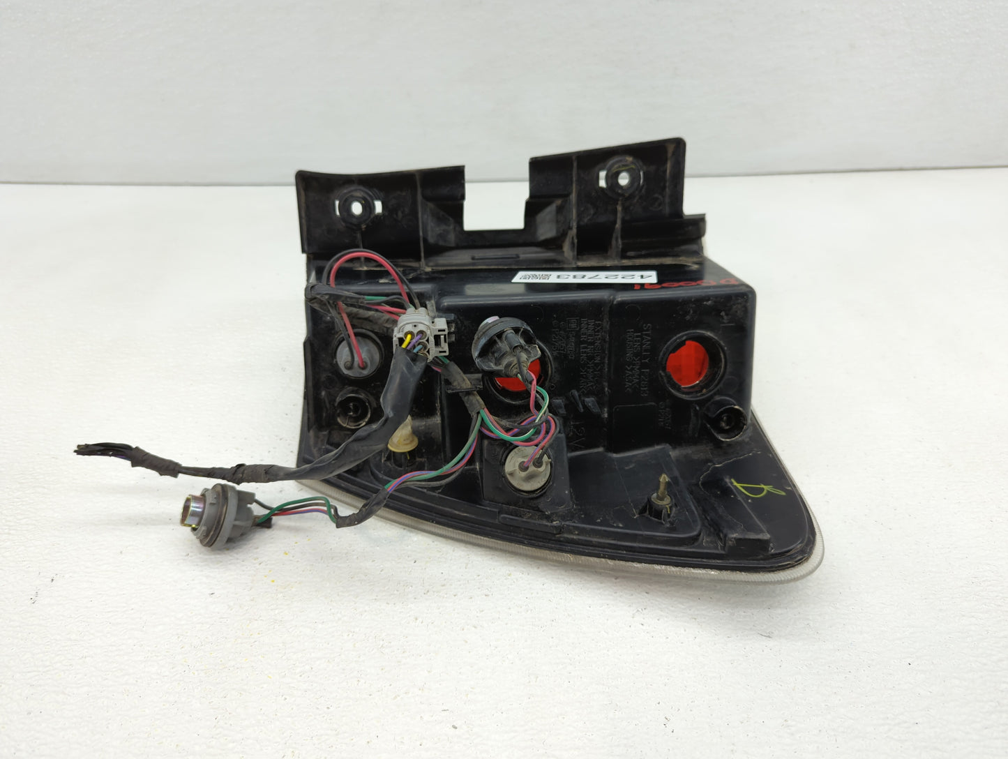 2005-2009 Chevrolet Equinox Tail Light Assembly Driver Left OEM P/N:5480780 Fits Fits 2005 2006 2007 2008 2009 OEM Used Auto