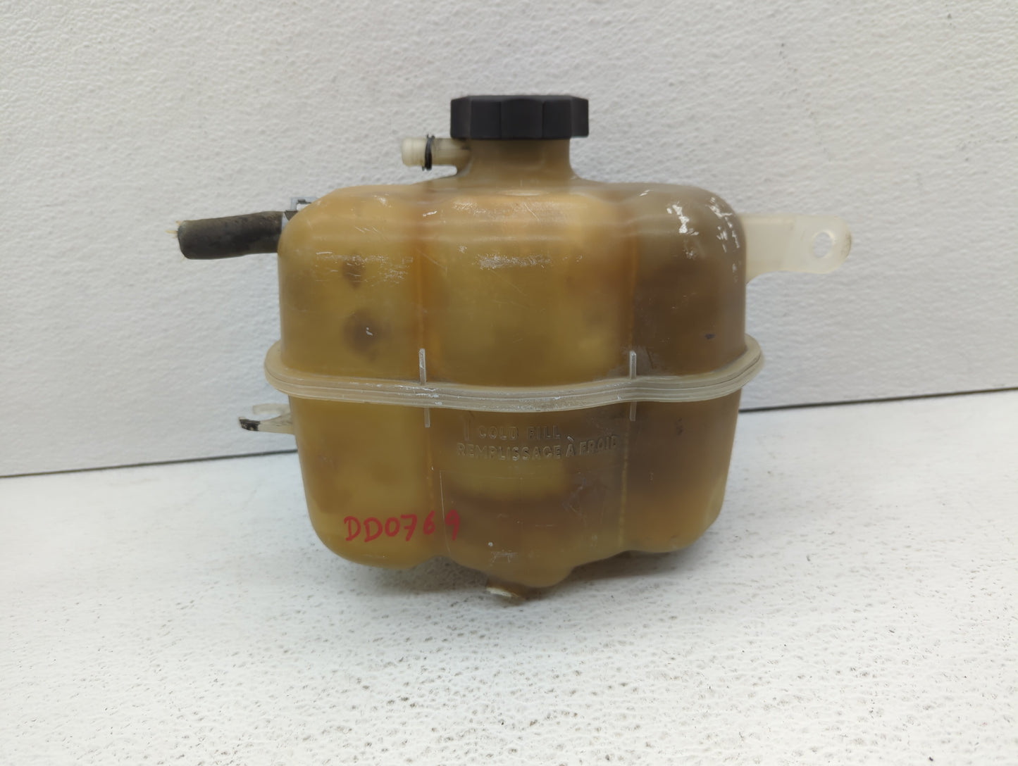 2006 Chevrolet Equinox Radiator Coolant Overflow Expansion Tank Bottle 502686 - Oemusedautoparts1.com