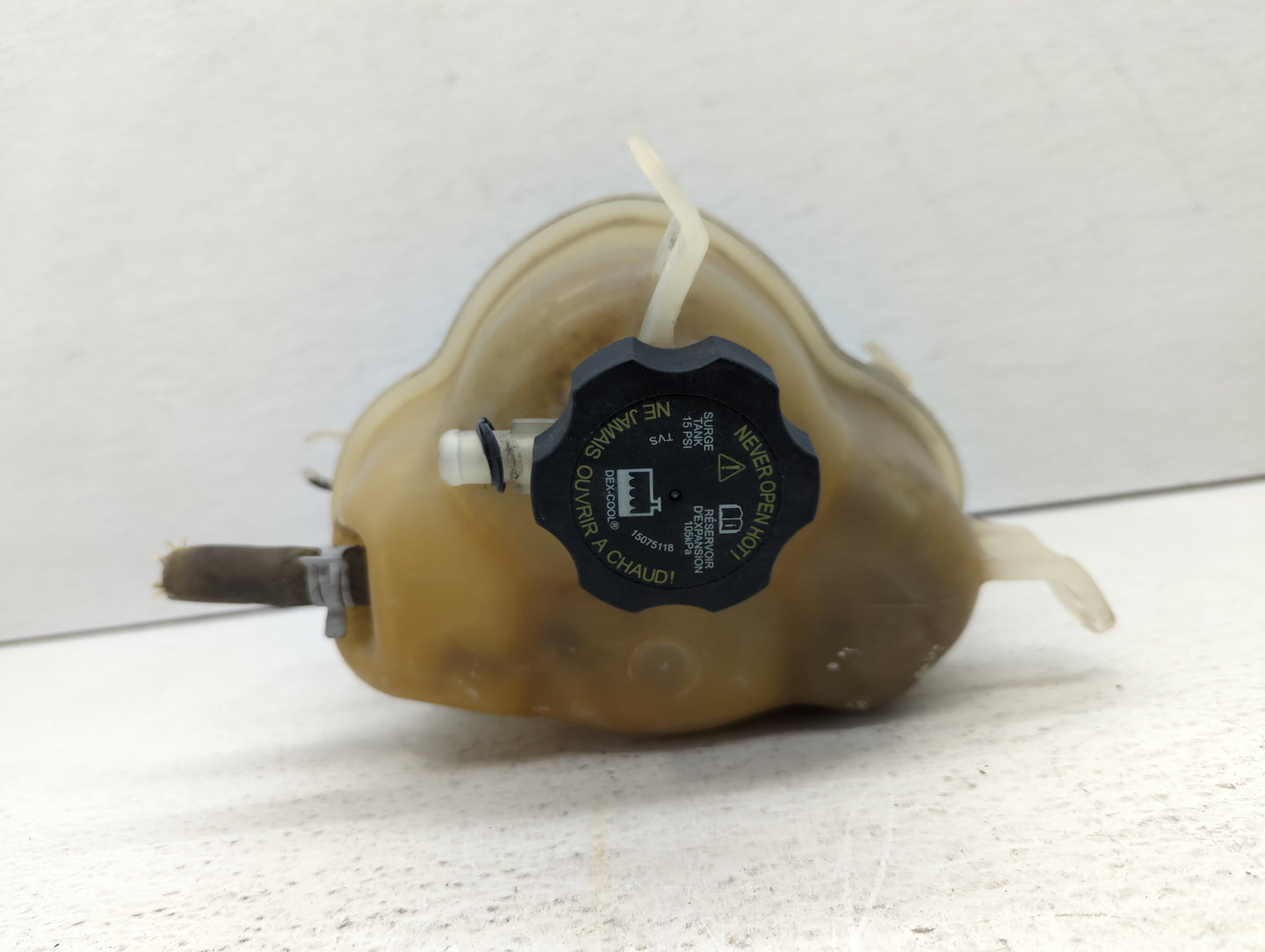 2006 Chevrolet Equinox Radiator Coolant Overflow Expansion Tank Bottle 502686 - Oemusedautoparts1.com
