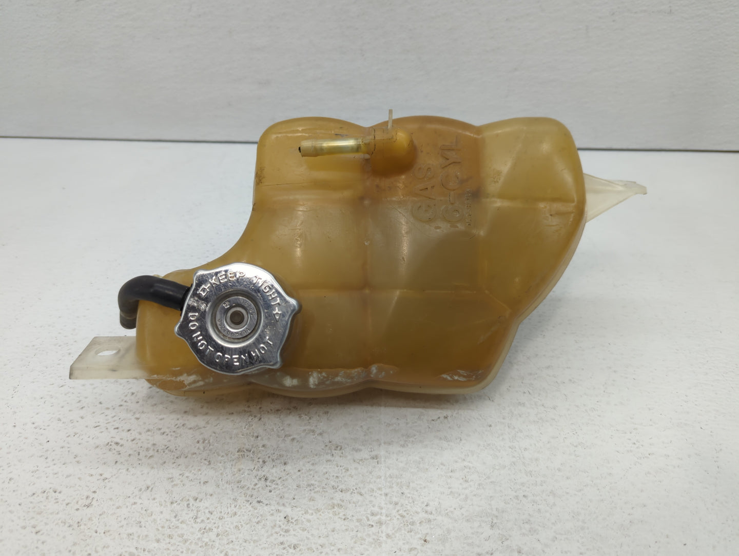 2006 Chevrolet Equinox Radiator Coolant Overflow Expansion Tank Bottle 502689 - Oemusedautoparts1.com