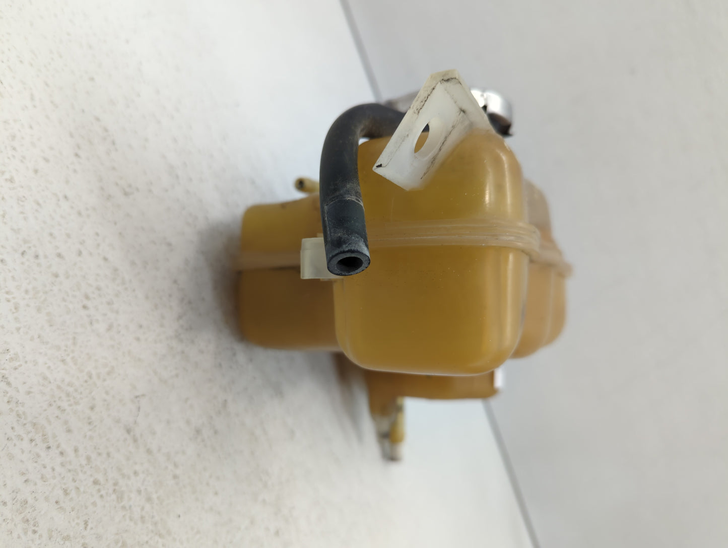 2006 Chevrolet Equinox Radiator Coolant Overflow Expansion Tank Bottle 502689 - Oemusedautoparts1.com