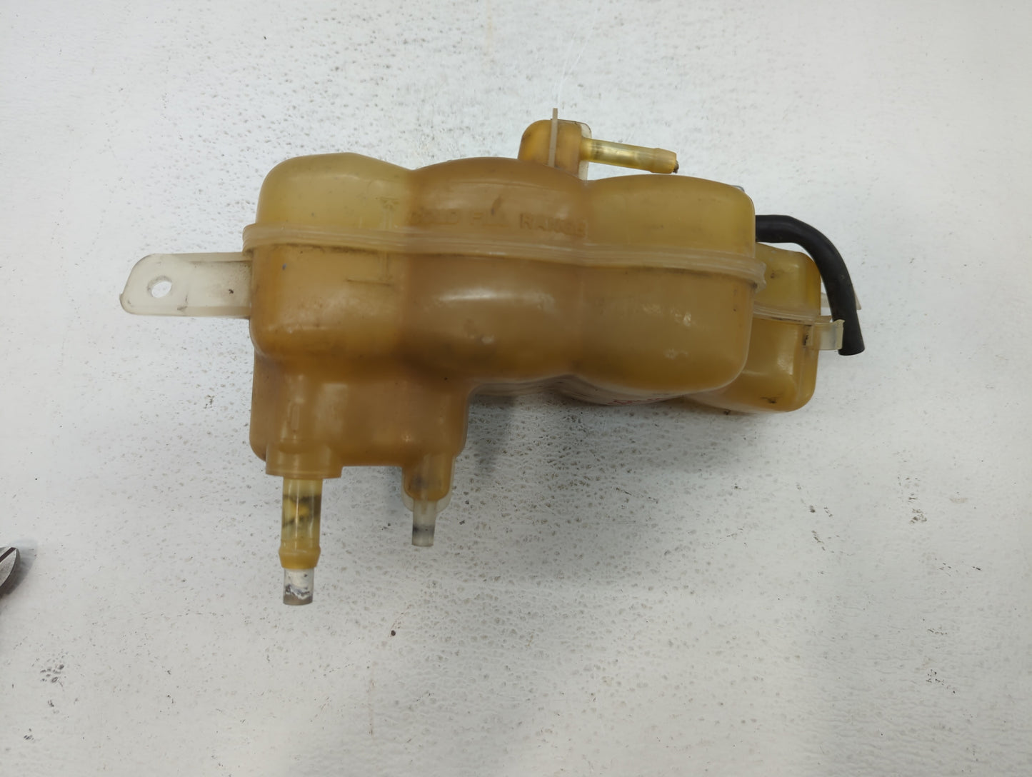 2006 Chevrolet Equinox Radiator Coolant Overflow Expansion Tank Bottle 502689 - Oemusedautoparts1.com