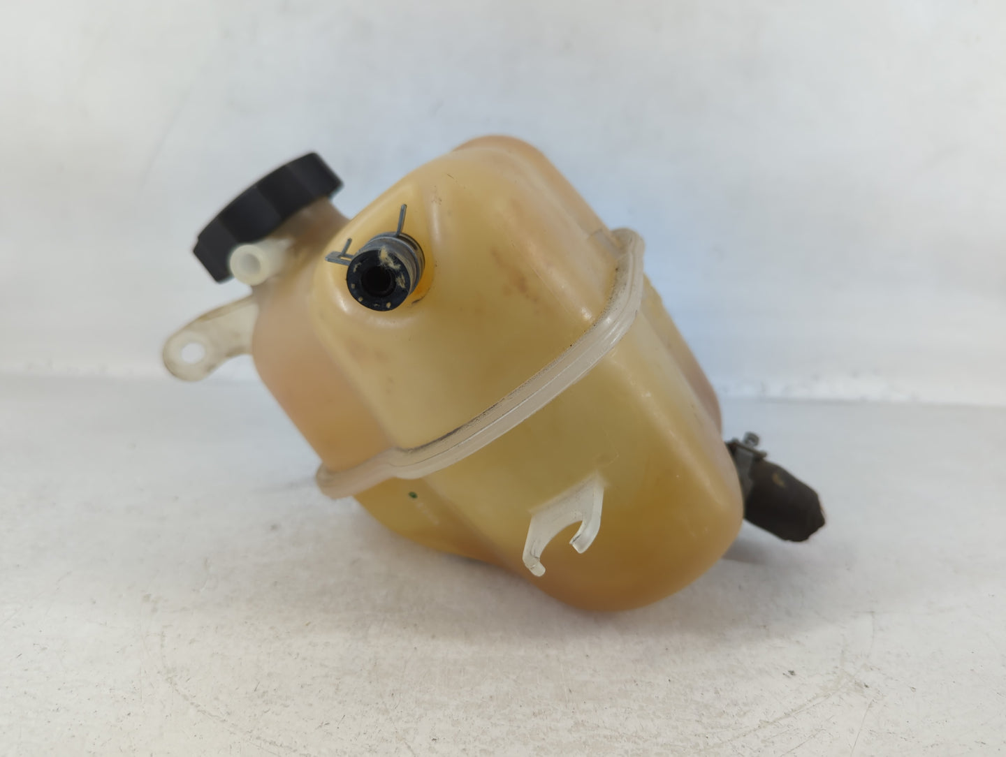 2006 Chevrolet Equinox Radiator Coolant Overflow Expansion Tank Bottle 724004 - Oemusedautoparts1.com