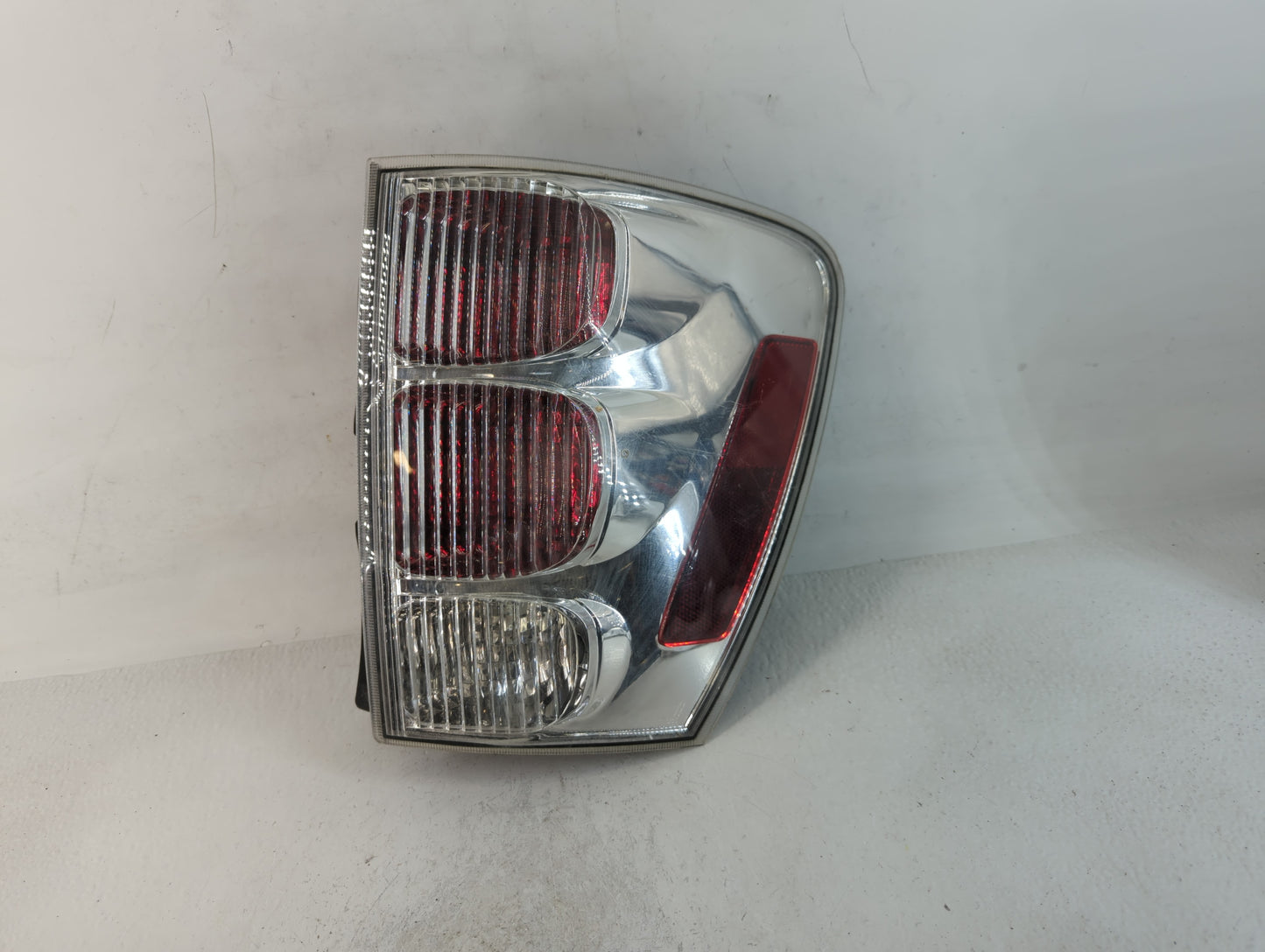 2005-2009 Chevrolet Equinox Tail Light Assembly Passenger Right OEM P/N:P2813 54807 Fits Fits 2005 2006 2007 2008 2009 OEM U