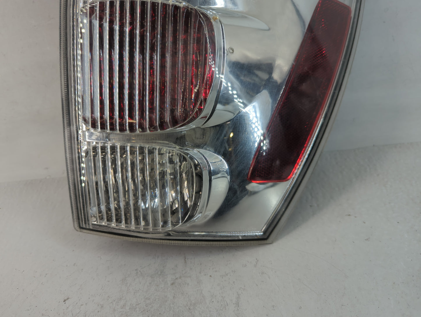 2005-2009 Chevrolet Equinox Tail Light Assembly Passenger Right OEM P/N:P2813 54807 Fits Fits 2005 2006 2007 2008 2009 OEM U