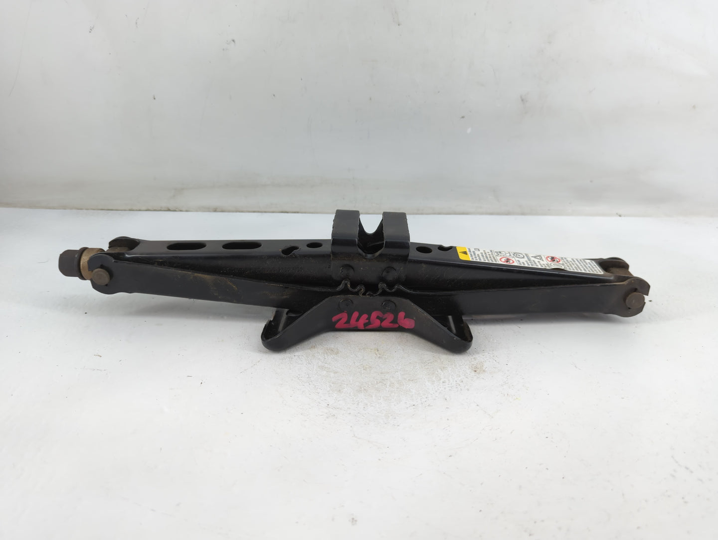 2007 Chevrolet Equinox Spare Scissor Car Jack 886711 - Oemusedautoparts1.com