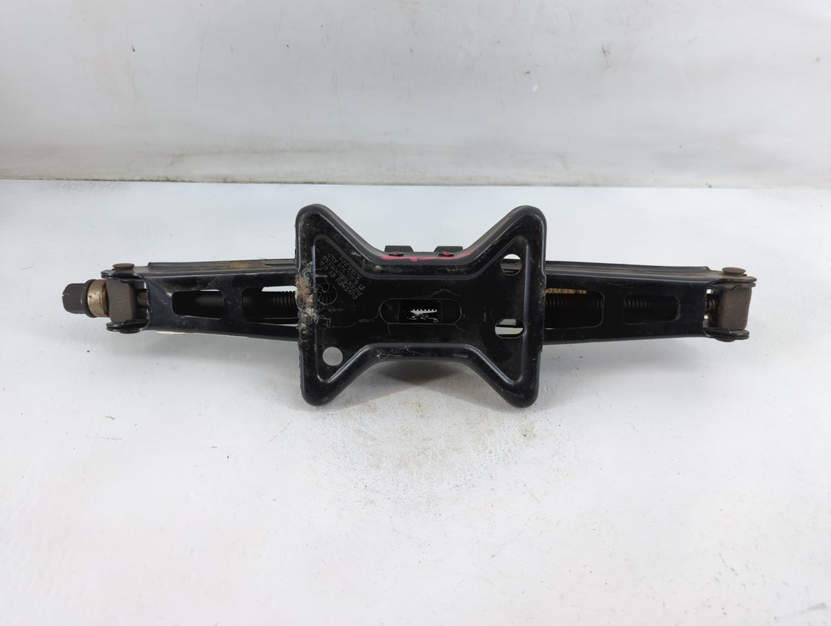 2007 Chevrolet Equinox Spare Scissor Car Jack 886711 - Oemusedautoparts1.com